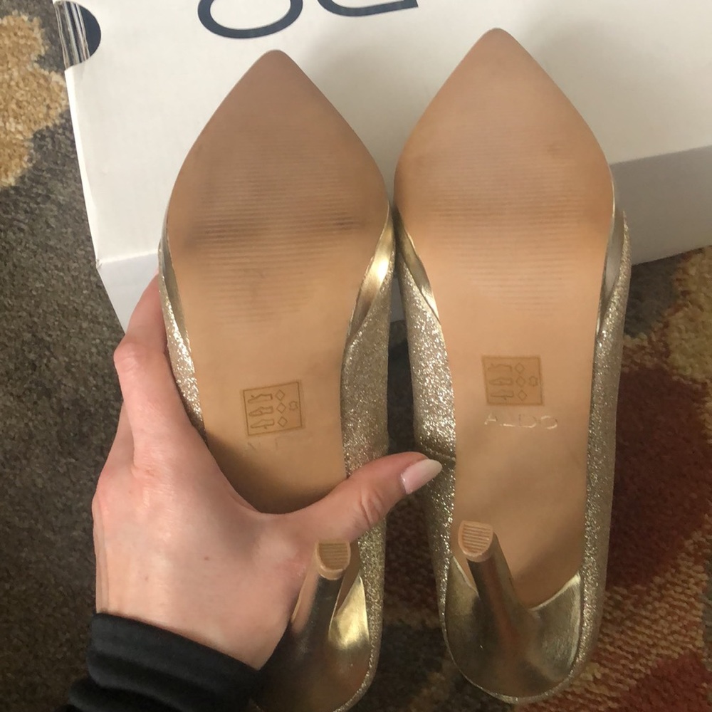 Aldos. Gold sparkly platform heel. Size 7 - Picture 6 of 8